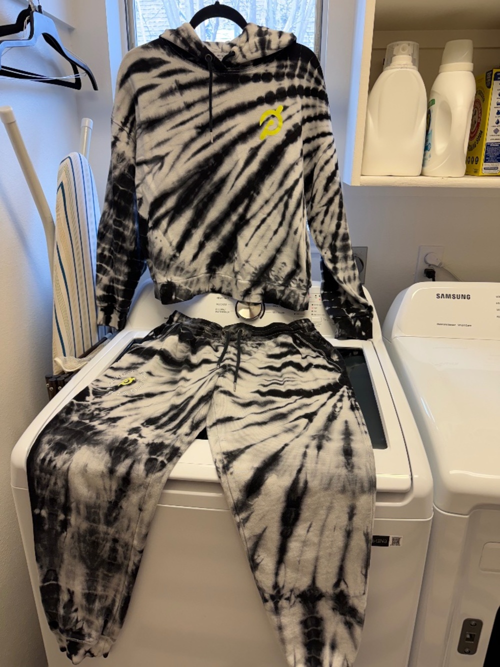 Peloton Women's TieDye Hoodie & Pants Set Black White Sweatsuit (L Top/M Bottom)